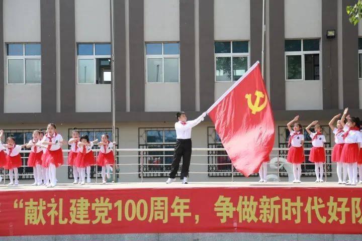 东莞重塑镇域经济：首个百亿村诞生，长安今年冲刺全省第3个千亿镇｜聚焦东莞两会